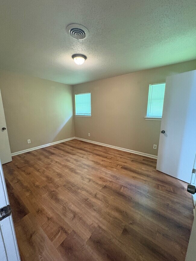 Building Photo - 321 Sultan Ct