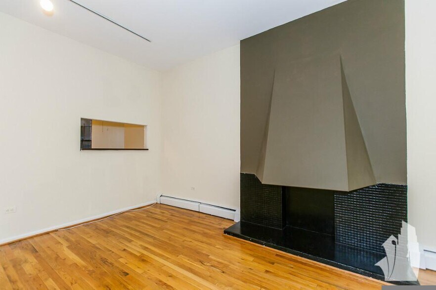 Building Photo - 1424 N Dearborn St