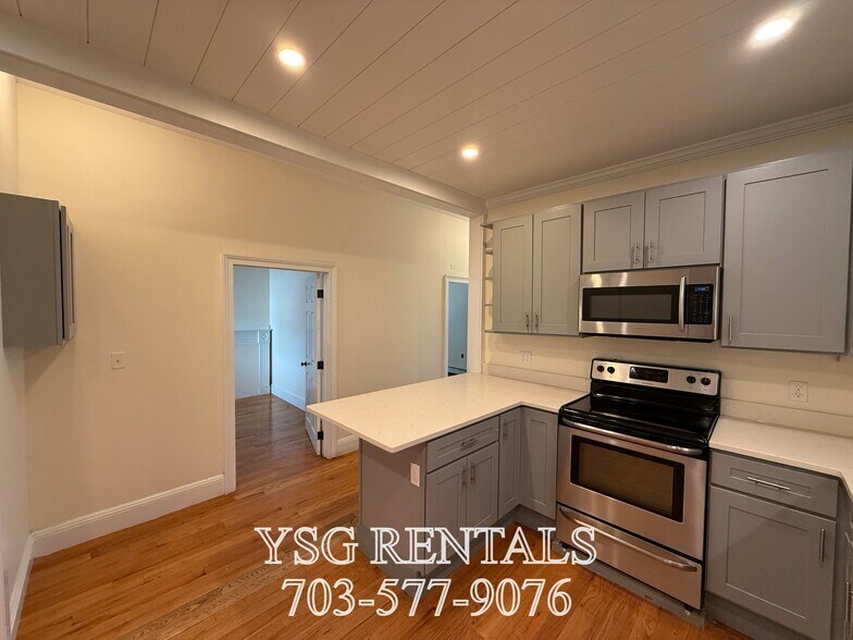 Building Photo - 17 Lambert Ave