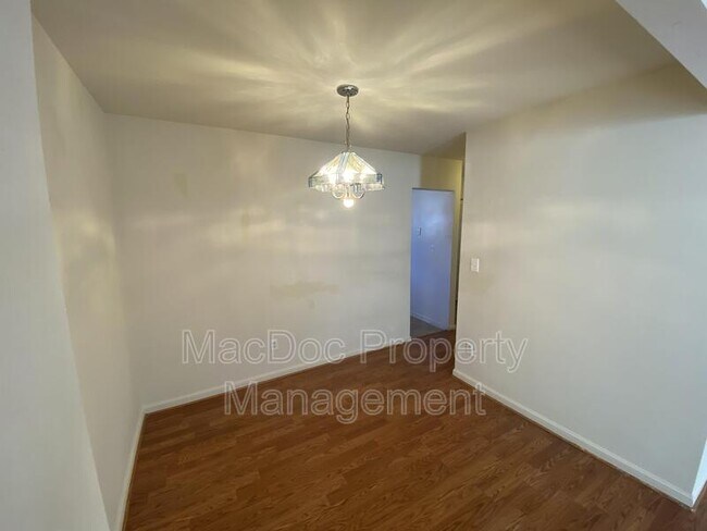 Building Photo - 108 Kings Mill Dr