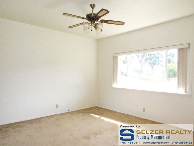 Building Photo - Spacious 4 bd. gated country estate w/ pool!