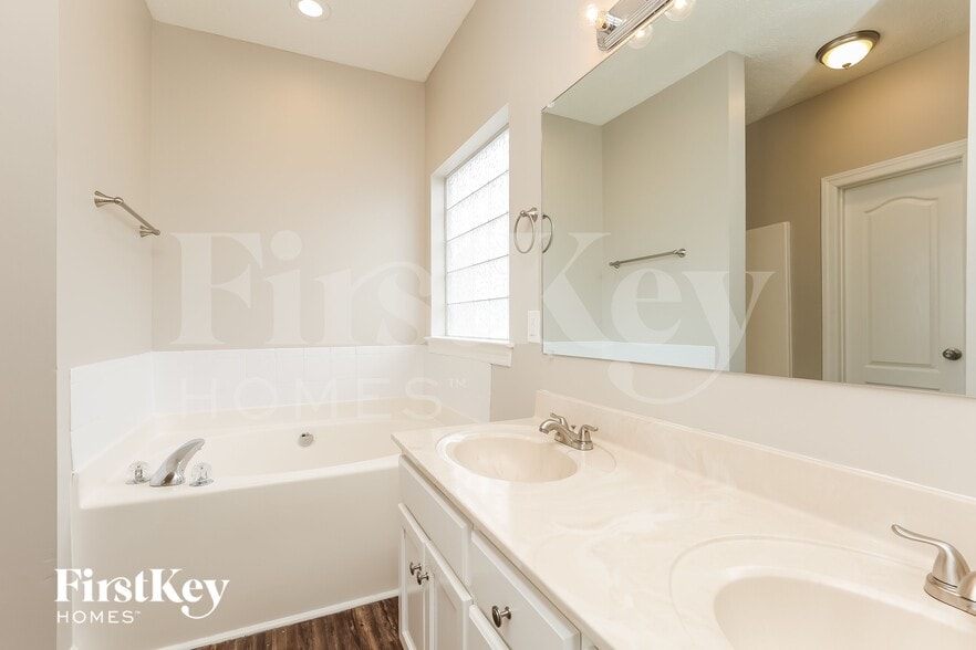 Building Photo - 837 Manderlay Way