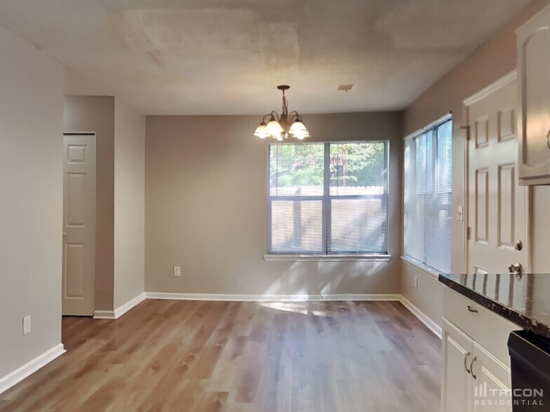 Building Photo - 1051 Park Creek Cir