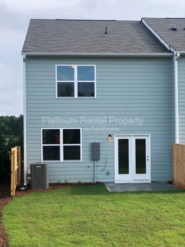 Building Photo - 202 Grand Central Wy