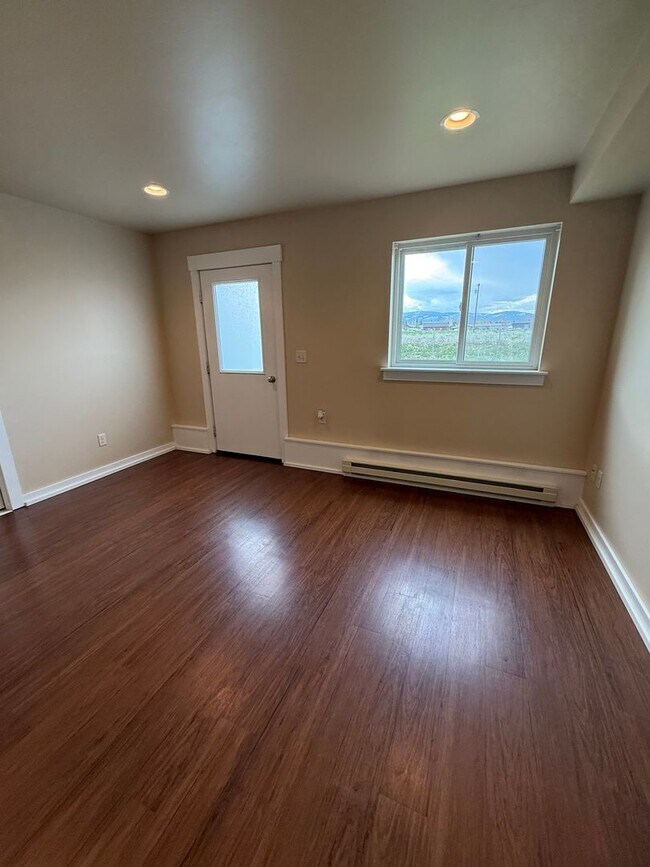 Building Photo - 206 Graves Trail