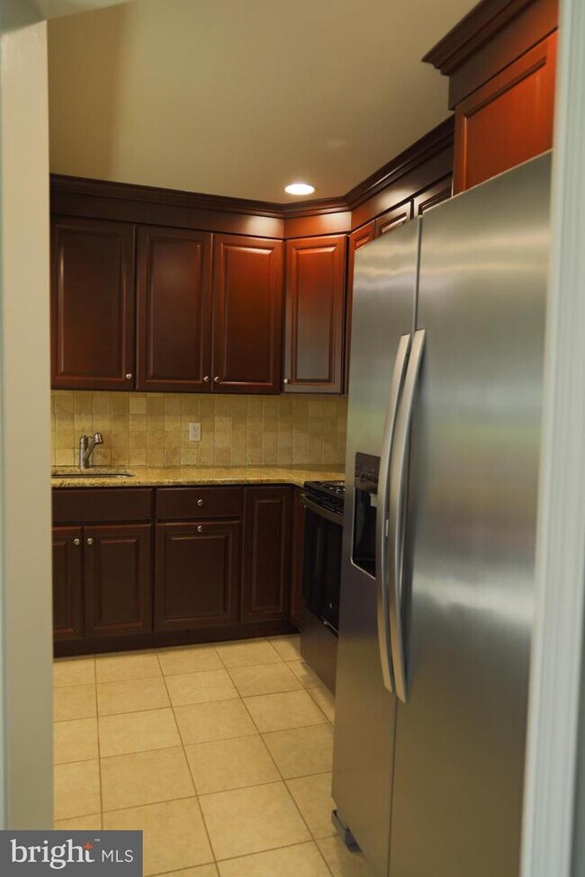 Building Photo - 921 Samantha Cir