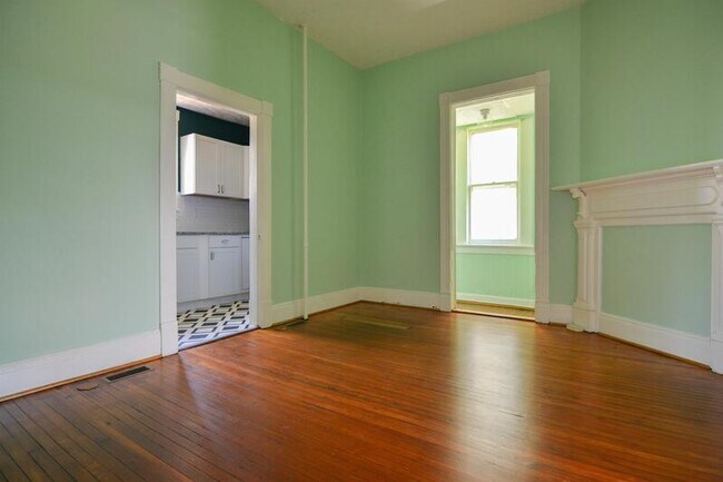 Building Photo - 470 Rivermont, Unit 1