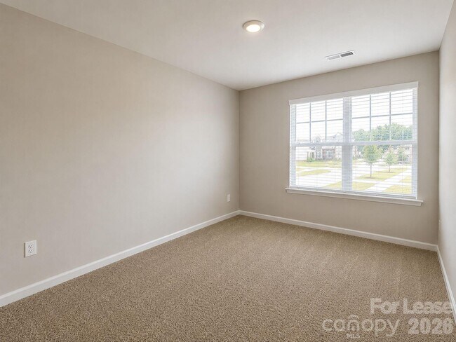 Building Photo - 302 Sagecroft Ln