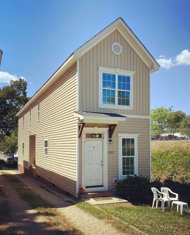 Primary Photo - 3925 Lexington Dr