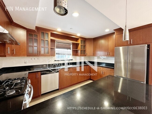 Building Photo - 776 Olive Ave