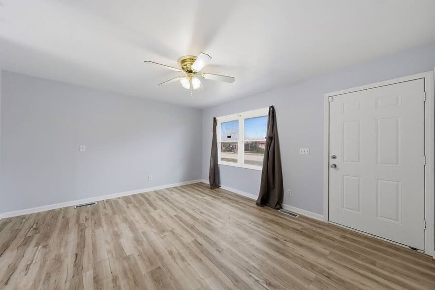 Building Photo - 850 St Bartholomew Dr