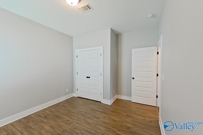 Building Photo - 8008 Shadesbrook Dr