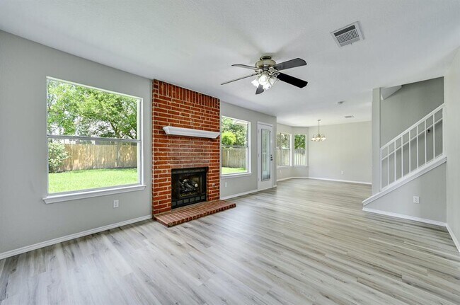Building Photo - 15316 Ecorio Dr