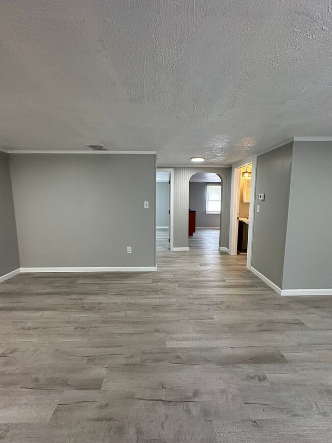 Building Photo - Fully Renovated 2 Bed / 2 Bath Home — Modern Finishes, Large Yard, Move-In Ready NOW!