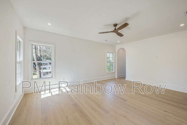 Building Photo - 755 Adluh St