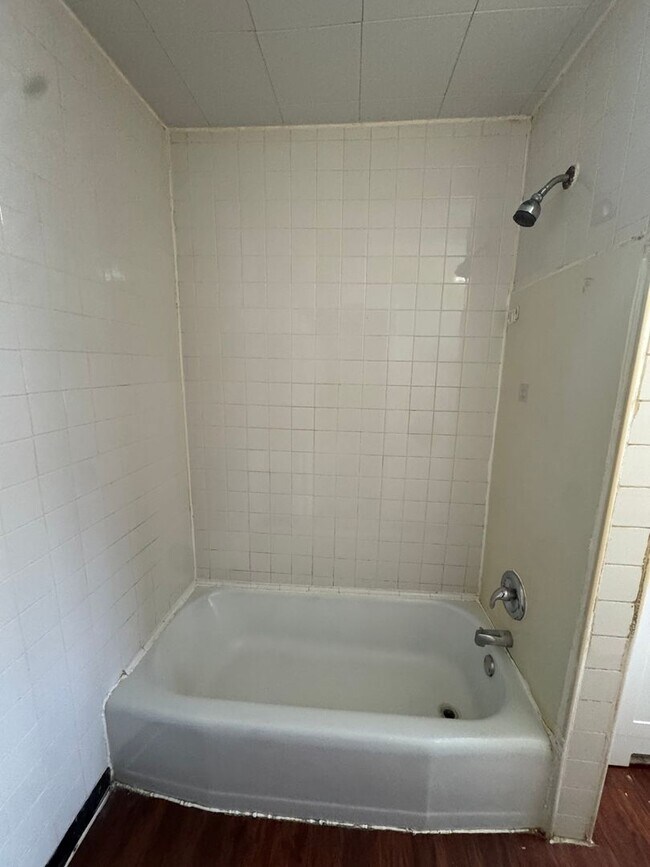 Building Photo - **AVAILABLE NOW** Desirable East Baltimore, Price reduced - Town Home For Rent!