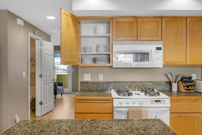 Building Photo - 931 N 35th St