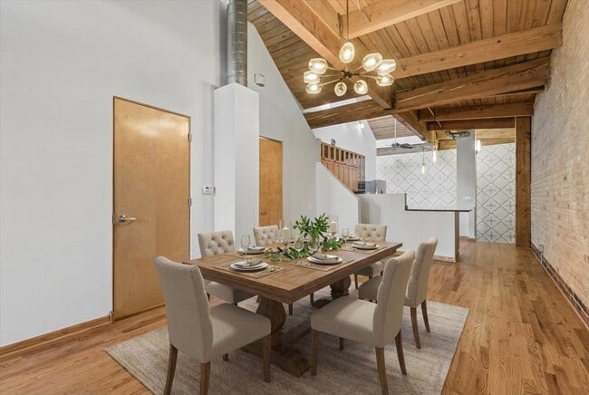 Building Photo - 1140 W Cornelia Ave