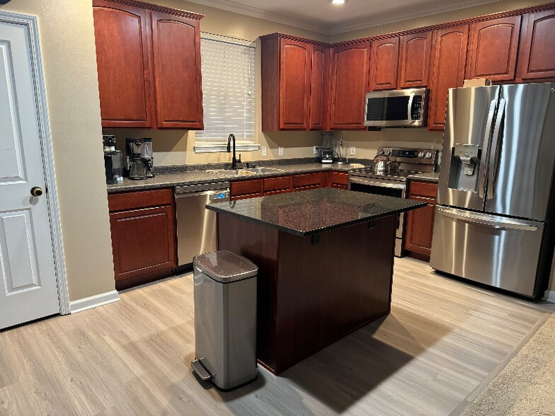 Building Photo - 6948 Vistamere Way