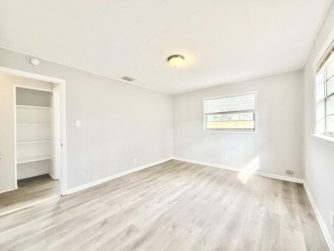 Building Photo - 4327 14th Ave S