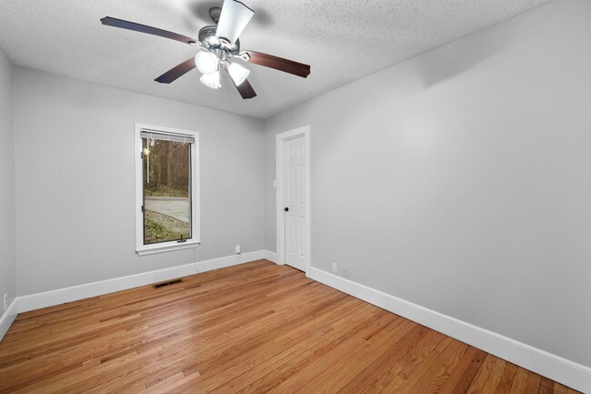 Building Photo - FREE RENT! Luxury Living on the River — Your Dream Home Awaits