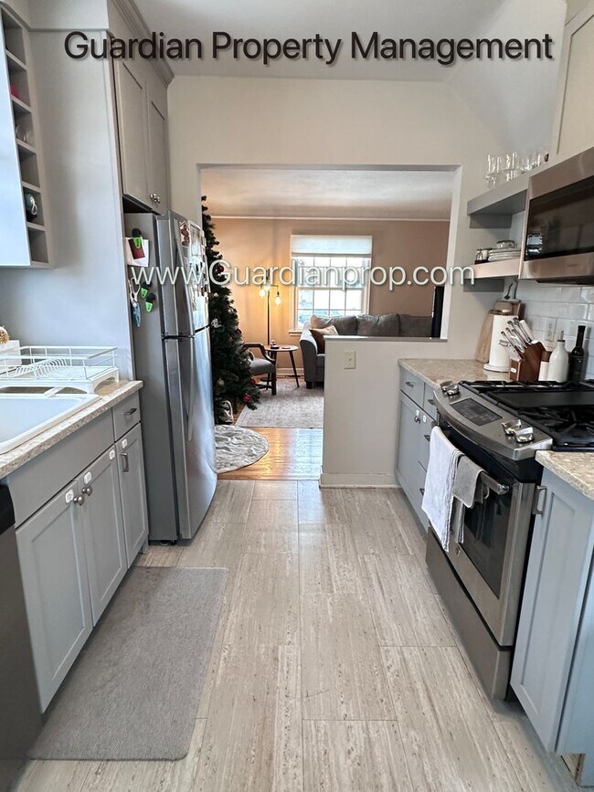 Building Photo - South Minneapolis Single Family Home, Garage, Fenced In Yard, Excellent Condition