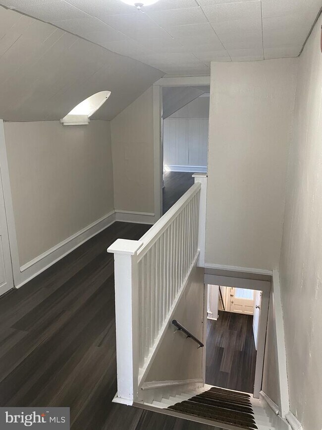 Building Photo - 360 Elm Ave