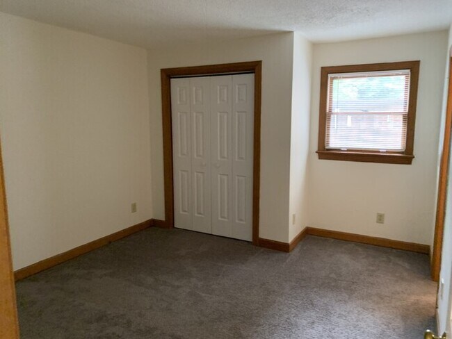 Building Photo - Apartment for rent
