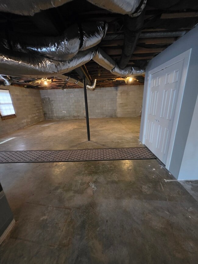 Building Photo - 1301 Fowler Dr