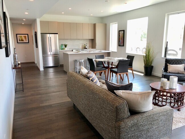 Building Photo - Beautiful Modern Condo in Capitol Hill with 2 Garage Parking Spaces