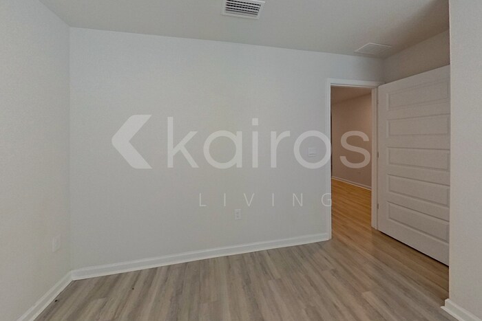 Building Photo - 123 Swallowtail Ln