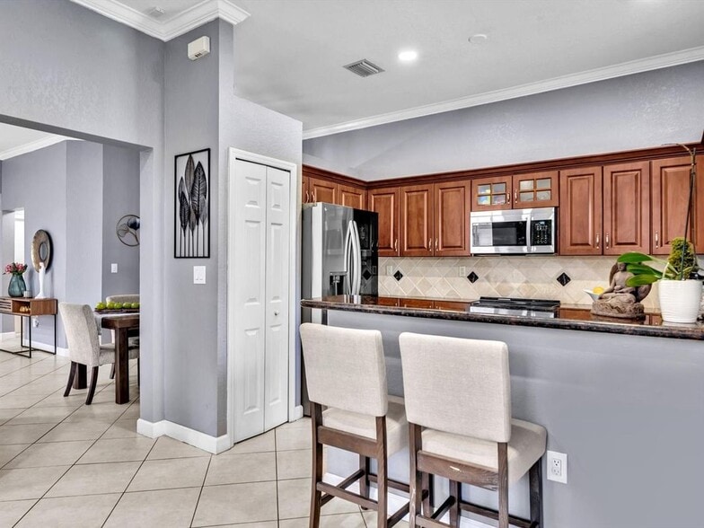 Building Photo - 14304 S Royal Cove Cir