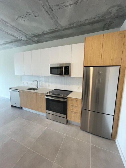 Primary Photo - 242 NW 32nd St
