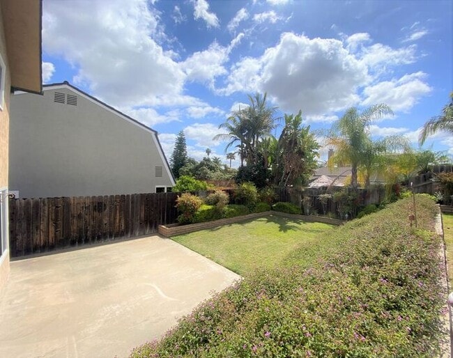 Building Photo - 4 bedroom 2.5 bath recently renovated home...