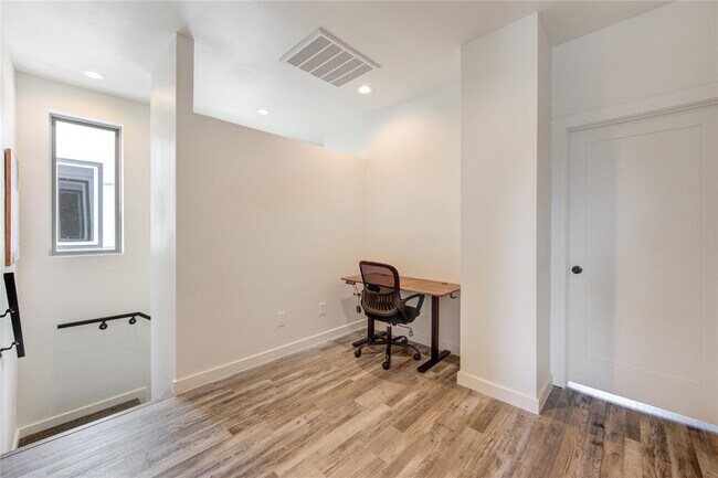 Building Photo - 13102 Honey Suckle Ridge Ln