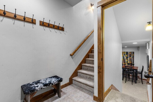 Building Photo - 2137 Overlook Dr