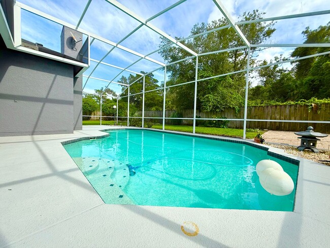 Building Photo - Executive 4bedrooms/3baths Dream pool-home...