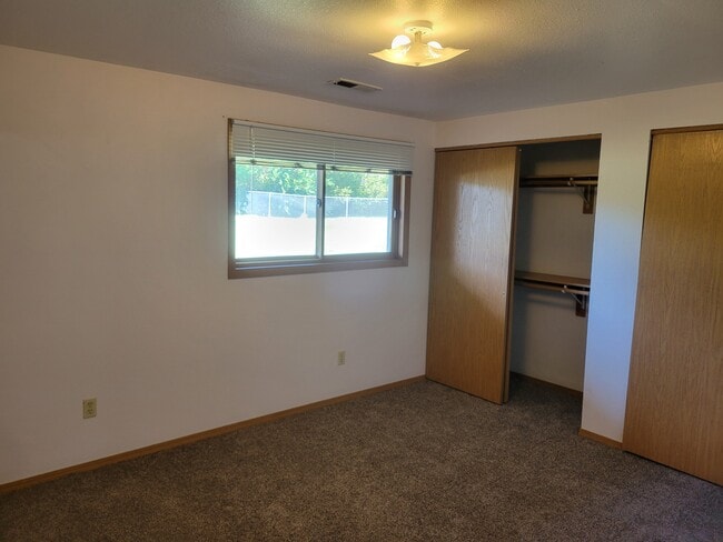 Building Photo - 115 Tyler Way
