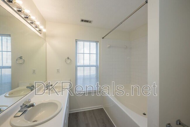 Building Photo - 3328 Vintage Pointe Ct