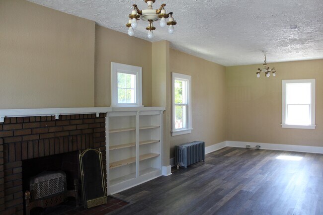 Building Photo - 818 D St