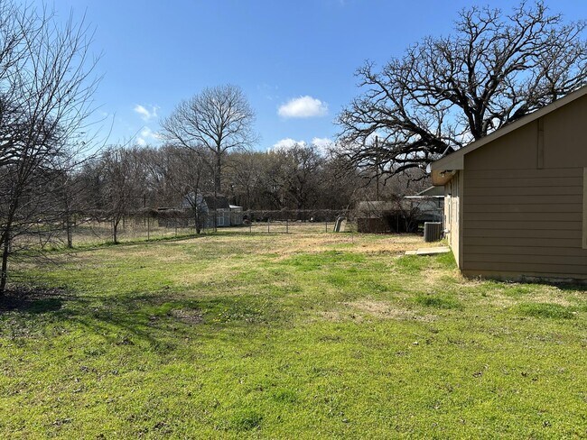 Building Photo - Cozy 2 Bed 2 Bath Home
