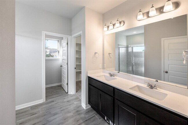 Building Photo - 104 Chalk Lake Cove