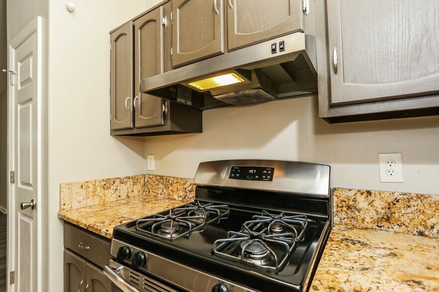 Building Photo - 2400 Boone Pl