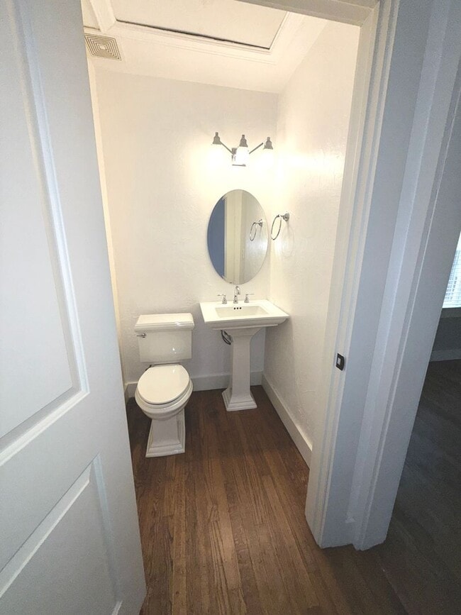 Building Photo - Updated 3BD 1.5BA Home with Bonus Office Space in Central Park!!