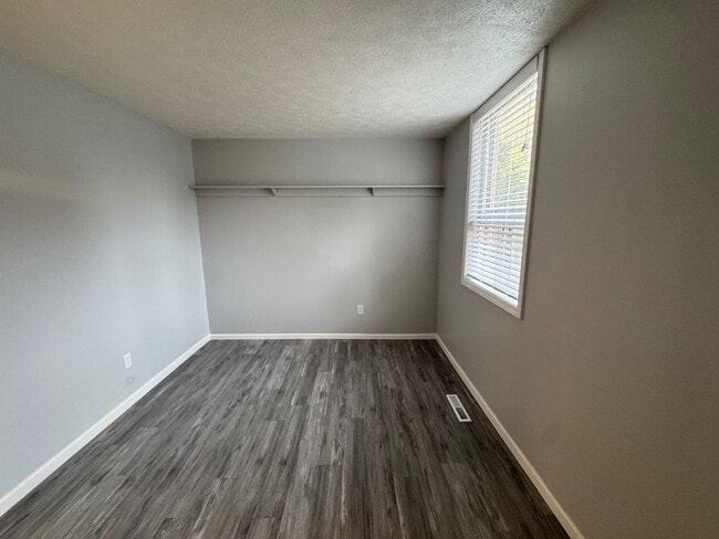 Building Photo - Charming 2-Bedroom Property (Water, Trash and Recycling and Sewer taken care by HOA)