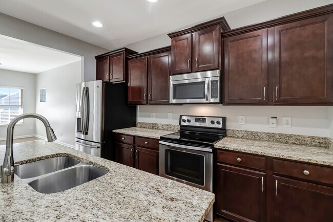 Building Photo - 1018 Hemlock Dr