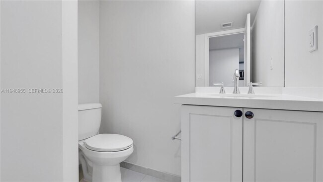 Building Photo - 555 NE 34th St