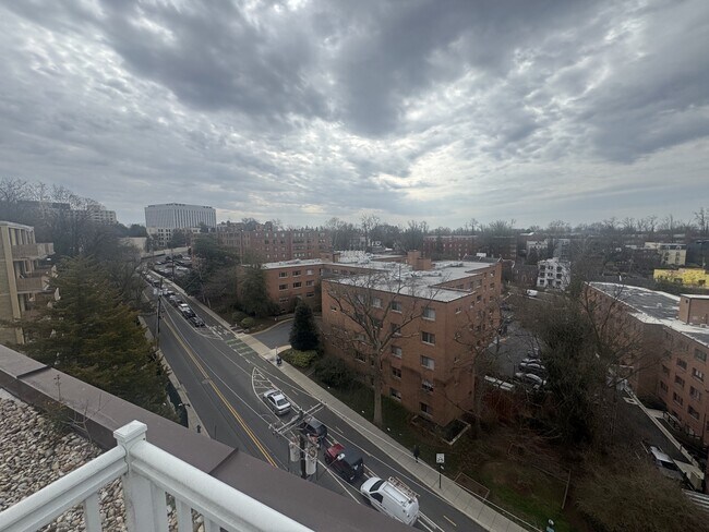 Building Photo - 3901 Tunlaw Rd NW