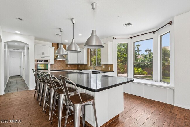 Building Photo - 2801 E Lindrick Dr