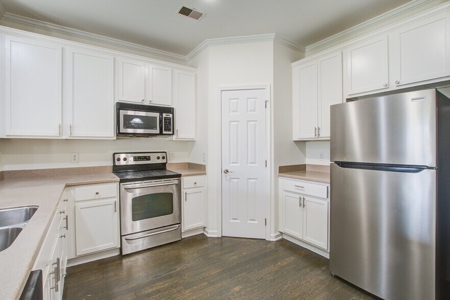 Building Photo - 106 S Lamplighter Ln